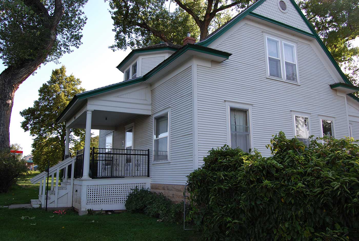 Exterior side view of the historic White Plumb Farm House
